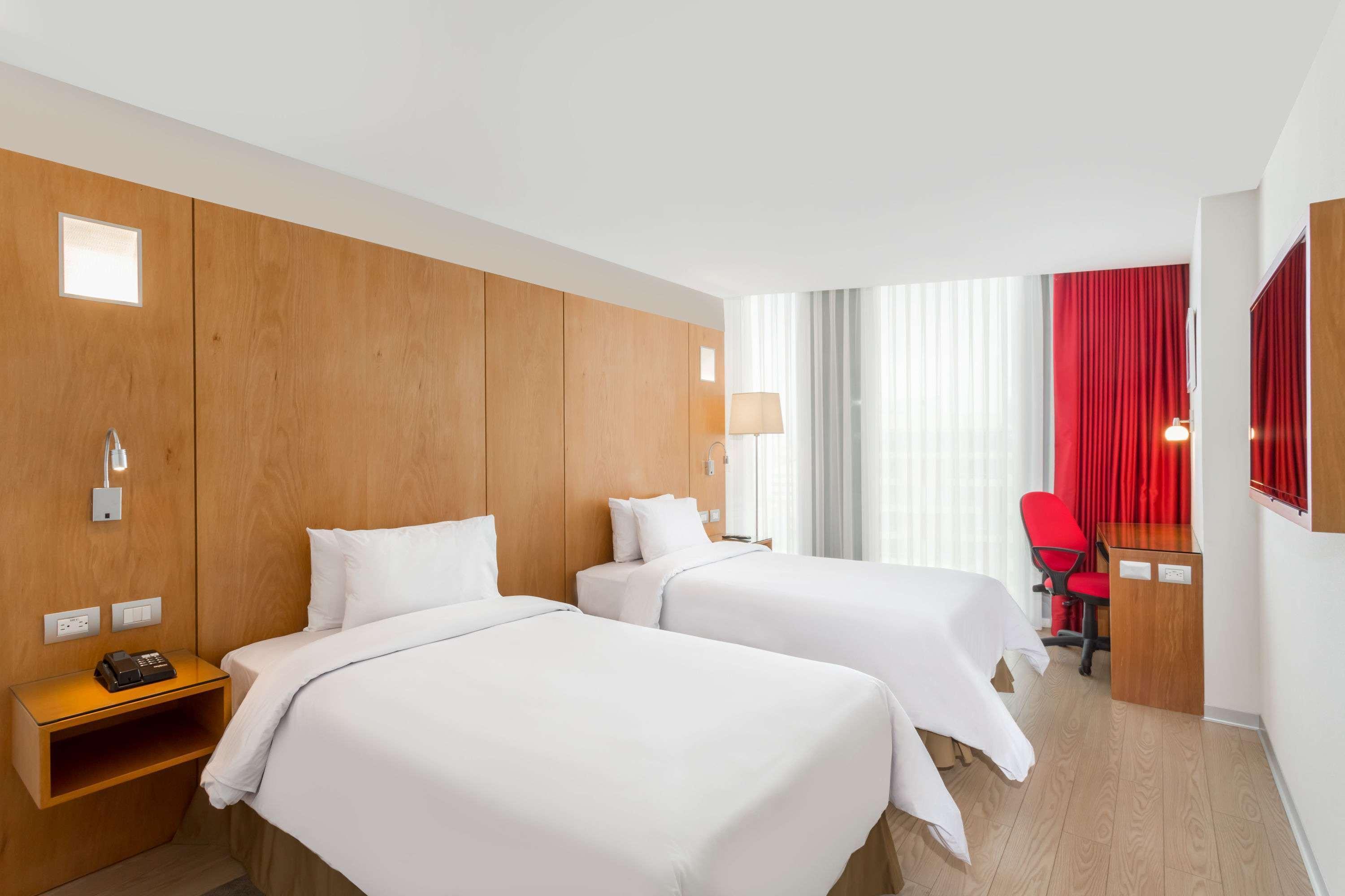 Ramada Encore By Wyndham Lima San Isidro Exterior foto